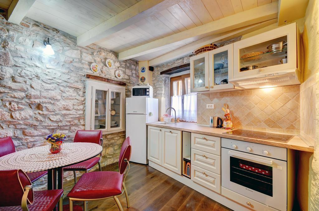 Apartment Etta Fažana Oda fotoğraf